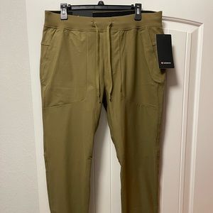 Lululemon men’s ABC Skinny-Fit Joggers NWT
